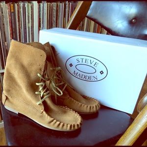 Steve Madden Moccasin Boots, Size 6